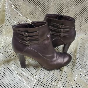 HP🎉Predictions womens heeled ankle booties
